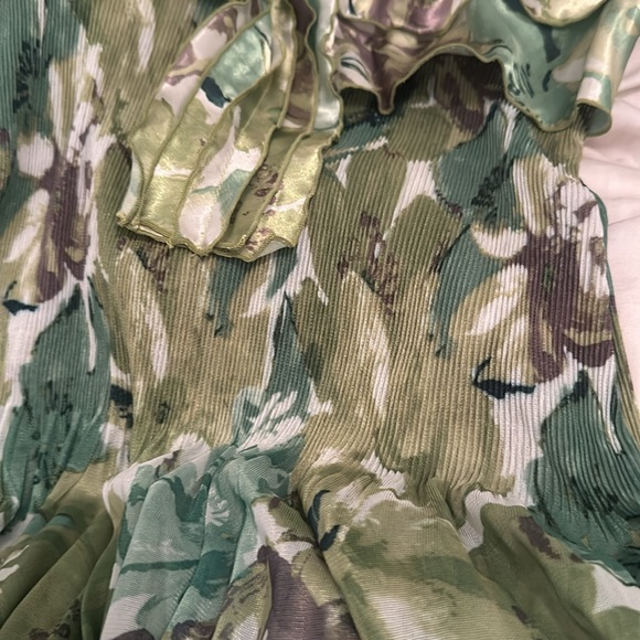 Brand new fitted silk beautiful top/blouse green and grays - Picture 2 of 4